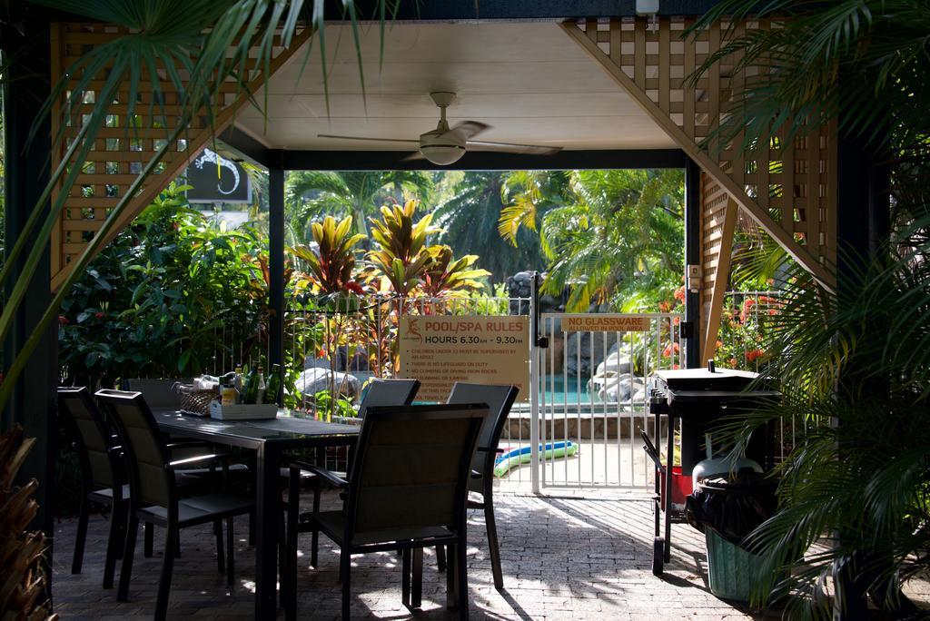 Lazy Lizard Motor Inn Port Douglas Kültér fotó